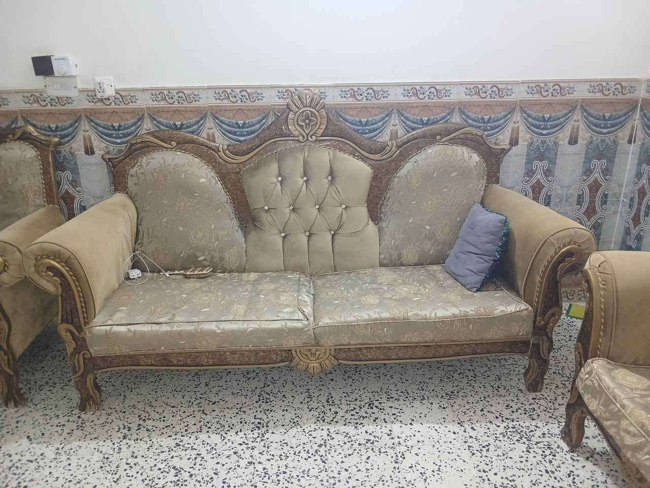 كنب • نظيفه • جديده