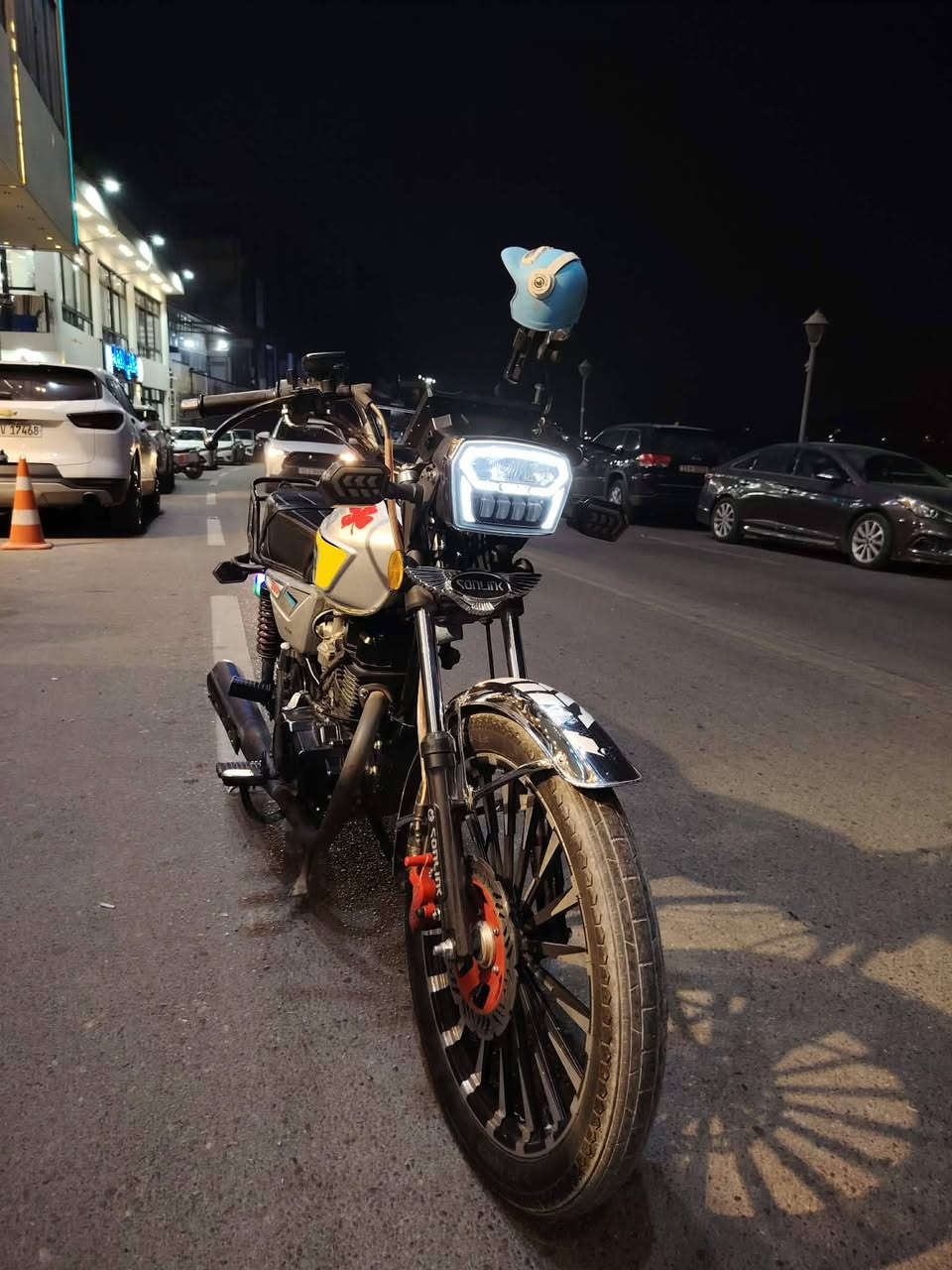 السلام عليكم سيفان 2025 ضاغطه وزنجيل مكينه محترمة 200cc
 
المكينه مكفوله خرسه 
 
شاشه ديجتال
نقصها بس بنزات ودسكات بريك امامي وخلفي ضعيف غيرها كفاله 
ماشية 9000 الاف فقط حقيقي 
الكلچ مي الشعله تشك الكاع الدراجه اخت الزيرو وكلش جديده 
عنواني بغداد الكريعات او كميرة قرب جزيرة بغداد 
السعر 850 بيهاا مجال كلش بسيط 
اوراقها بالشركه تكدر تطلع سكنر
للتواصل ***********
***********
