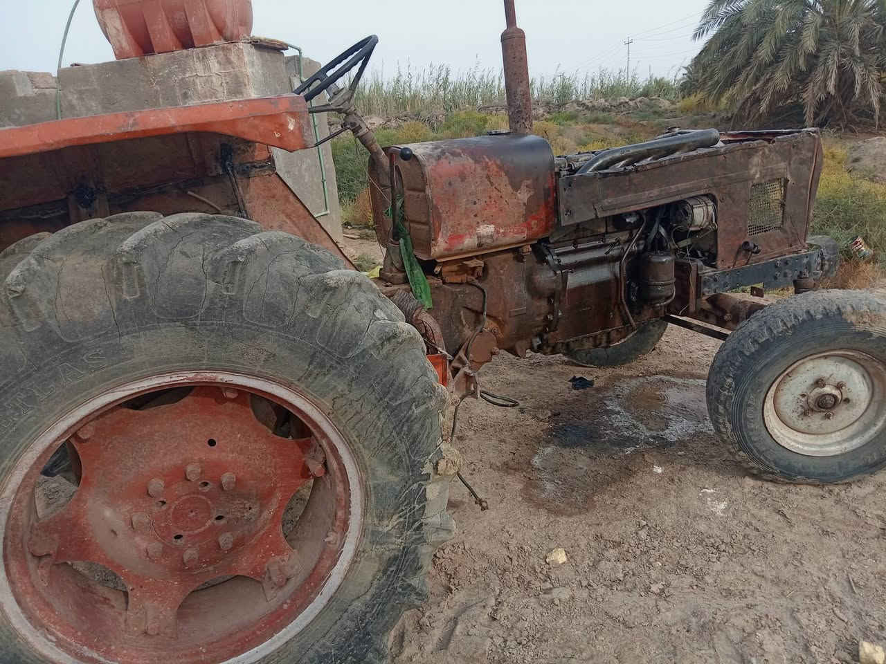تفصيخ عنتر للبيع السماوه /المملحه
*********** 
محرك كاسر رنك شغال بس يطلع دهن ٦٠٠
كير ٣٠٠
جهاز ٣٠٠
مقدم كامل ب٢٥٠
كشر كامل  بس نص عمر١٥٠
اكسن شرط ٣٠٠
تليرات خلفي واحد نضيف  وثنين مشموسات
وياله خلفي وامامي
