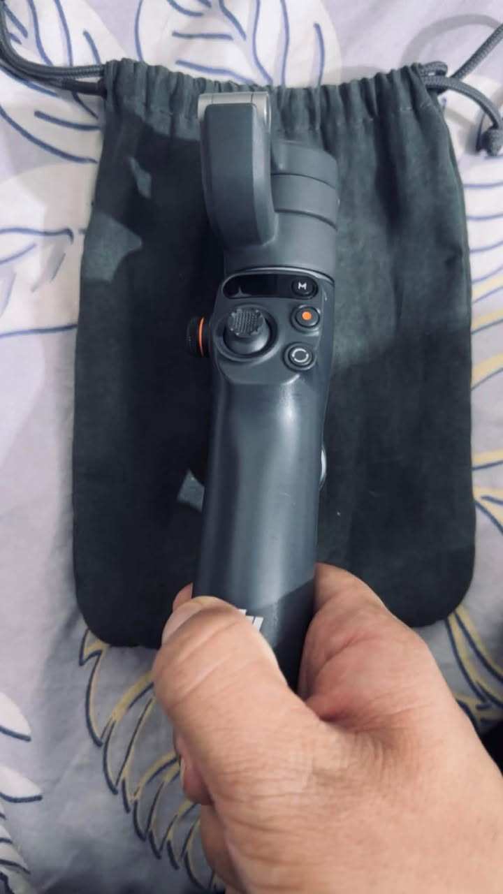 گمبل/مثبّت موبايل احترافي من DJI
🔹 الموديل: DJI Osmo Mobile 6

🔹 تثبيت 3 محاور لتصوير فيديو ثابت وسلس

🔹 يدعم ActiveTrack 6.0 لتتبع الأشخاص أثناء التصوير

🔹 تصميم قابل للطي وسهل الحمل

🔹 يحتوي على عصا تمديد مدمجة للتصوير من زوايا مختلفة والسيلفي

🔹 تحكم مباشر بالحركة والتصوير من المقبض

🔹 مناسب للتصوير الاحترافي، الريلز، تيك توك، الأعراس، المناسبات والفلوغات

🔹 يعمل مع الهواتف الذكية من خلال تطبيق DJI Mimo

🔹 المنتج الظاهر بالصورة علبته موجودة

📌 الحالة: [جديد / مستخدم استعمال خفيف]

📍 الموقع: الحلة – بابل

📞 للتواصل: [***********واتساب

