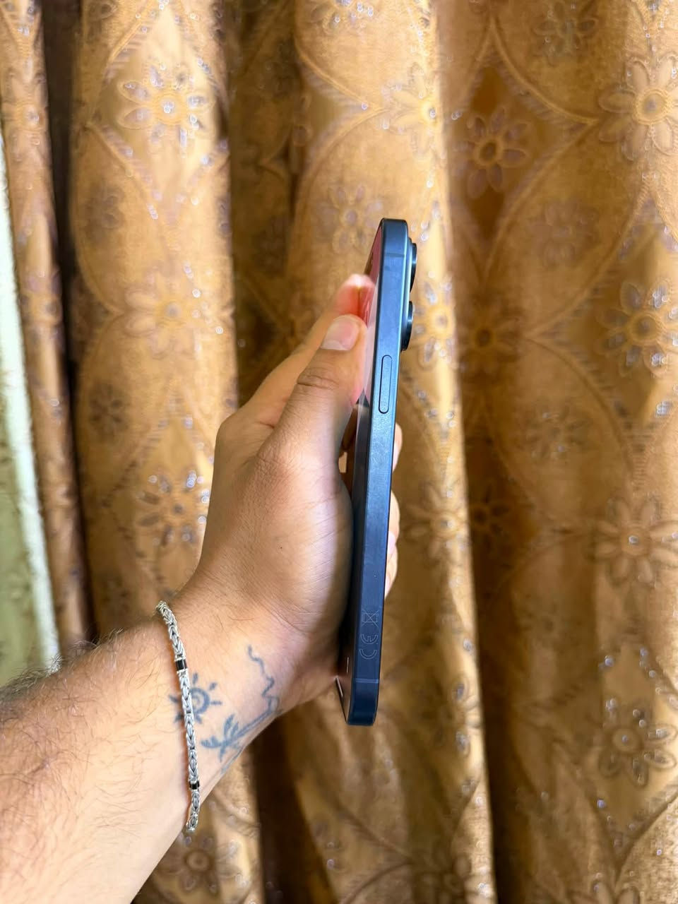 15 برو ماكس ذاكره 256 بطاريه 88 عربي شرق اوسط AA/A
الجهاز كلش كلش نضيف مكفول من كلشي 
مكاني بغداد حي الاعلام شارع البداله 
السعر 950 وبي مجال 
***********
