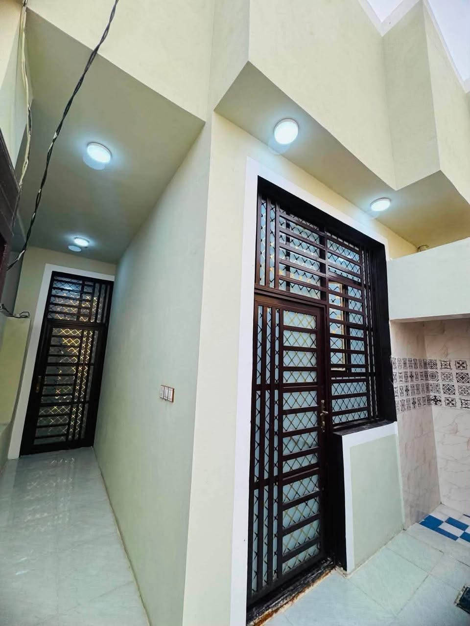 يا الله بيت 🏡 للبيع ( مساحة ١٠٠ متر) مكانه نجف مجمع بيتي 2مقابيل مجمع الميرات  ( طابو صرف سند حر 🤩) شارعه ١٢ بصف شارع ١٥ يحتوي عله غرفه نوم 🛌 ومطبخ وصاله ومكشوفه وصحيات عدد ٢ وستقبال صطح شتايكر  خريطه كلش حلوه((سعر لبيت 70 وبي مجال 🤩)) وره لمدرسه استفسار نتصال او تساب ***********📞
