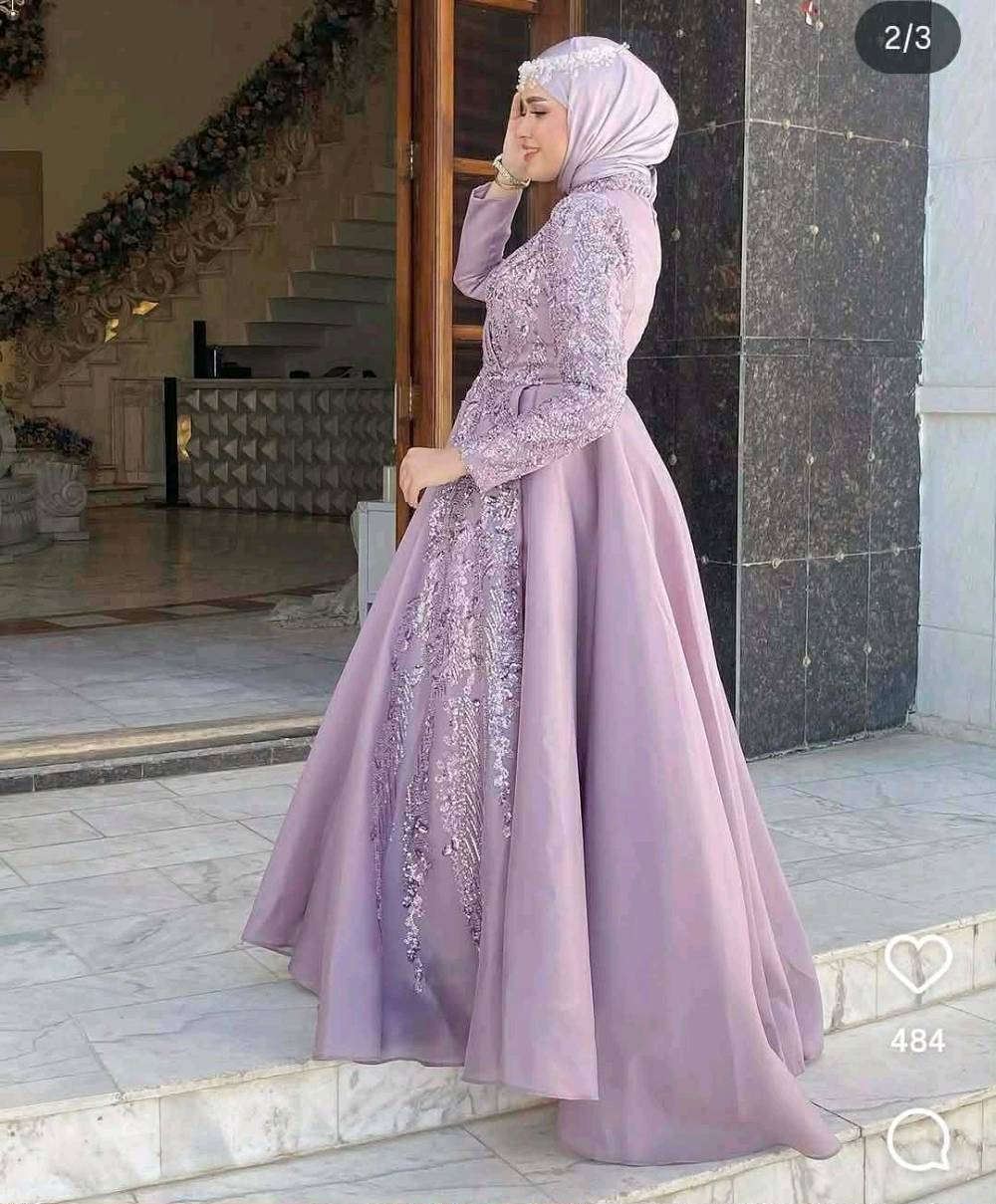 فستان خطوبة او حفلات قياس 44 ملبوس مرة واحدة معاه ربطة نظيف جدا جدا 
السعر 250 وبيه مجال الموقع بغداد البلديات.. 
لايوجد توصيل
