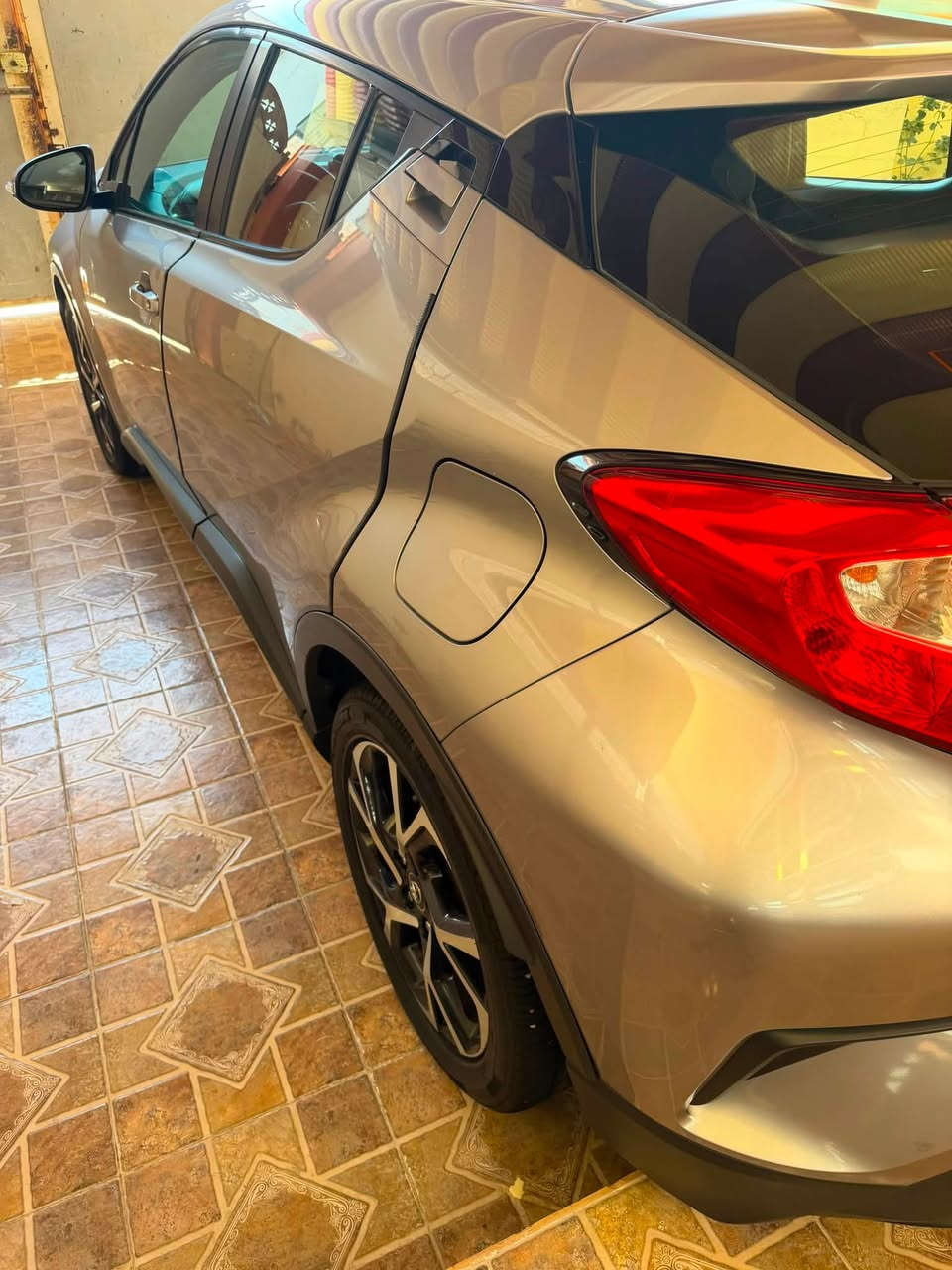 تيوتا c-hr  2018
مواصفات se 
محرك 2000vvt
كلين موضح بسونار 
رقم الهاتف:***********
