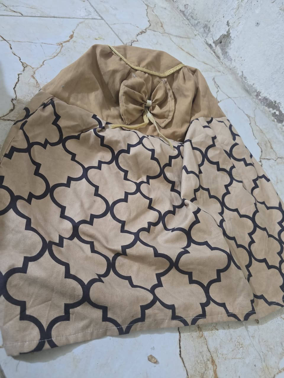 كوشات ٣بيهن حشوه و٢فقط غلاف +سيت كوابه وقوري مامستخدم +غلاف قنينه كلهن ب١٠.قفل بدون عمله وتريد توصيل اكو توصيل
