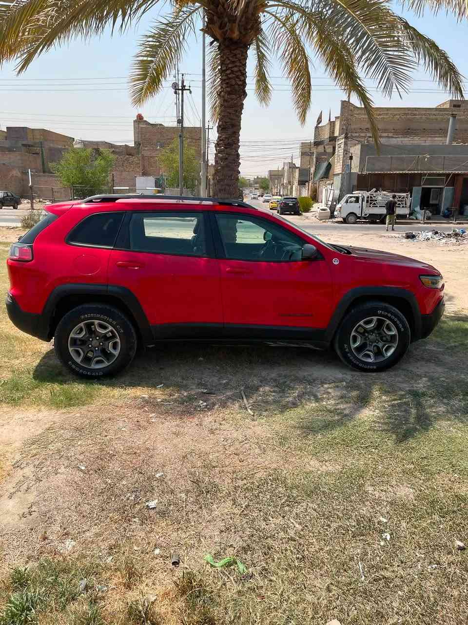 جيب بزون شيروكي مديل2019 فول مواصفات ماعده الفتحه حادثها فقط بنيد السيارة جاهزة من كلشي حدادية جديده تدفى تبريد تخم تاير جديد ماعايزة كلشي اني مكلف بل نشر هاذا رقم صاحب السيارة ***********  امكان السيارة النجف وهاذا الرقم بي وات ساب اتصل وبخدمتك
