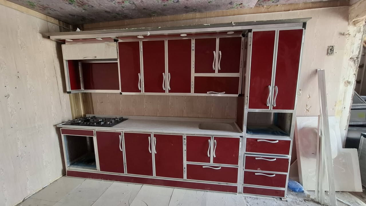 للبيع كاونتر قياس ٣ مترات ونص مرمر اخو الجديد تسكام طباخ منضدي قياس ٩٠ ويا مكان شافطه و فرن اتصال او واتساب 
***********
***********
