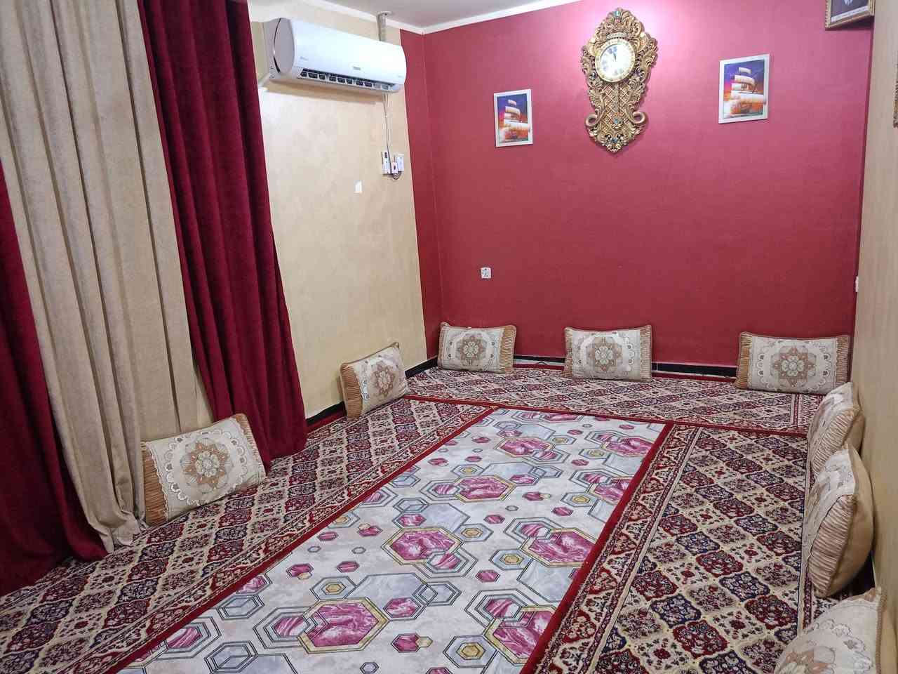 ياالله بسم لله..... بيت للبيع....
المساحه 120 طابو صرف
يتكون من غرف نوم عدد 2
استقبال.. وصاله... ومطبخ... ومنور .وصحيات..
السطح اشتايگر وستاره 2متر.. اعگاده.كلش نضيف 
المكان تضحيه شارع الملعب ماقابيل دائرة الاملاك سابقآ.... البيت خلفي الدربونه 150سم
ملاحضة البيت يتجر ع الطلاب الجامعة الوطنية اذا تريد انته 
الاتصال على الرقم *********** وتساب

