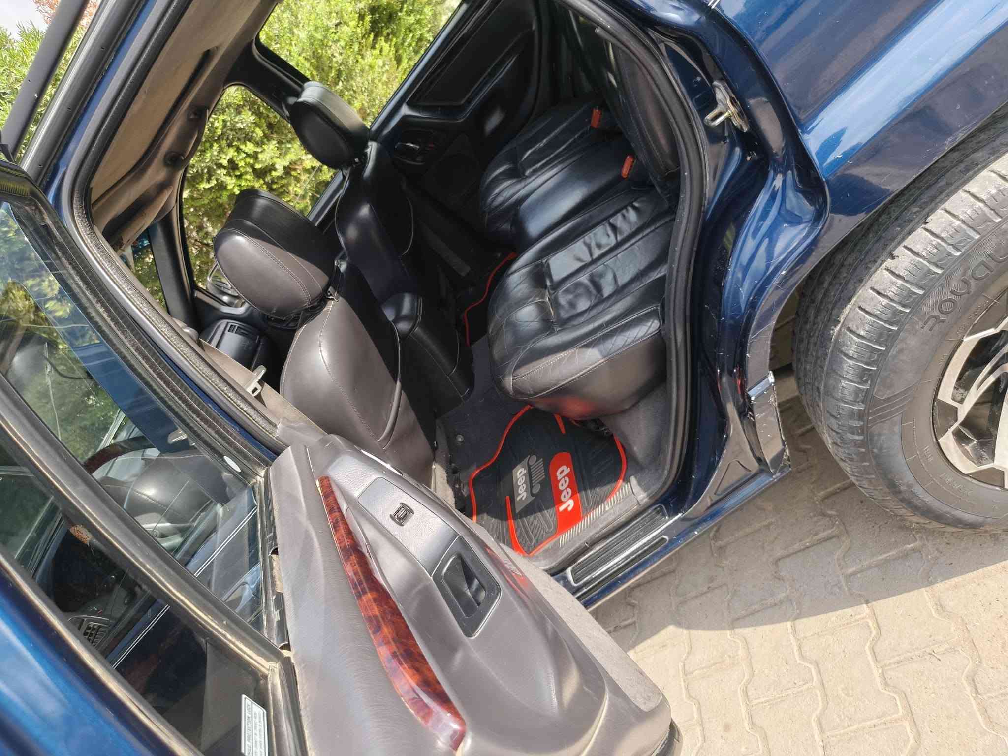 jeep GRAND CHEROKEE LIMITED2000 V8 4.7
جيب شروكي  موديل ٢٠٠٠ سيارة ٨ سلندر 
ثلاث قتع سبوغ 
تبريد كيرو محرك شرت لاسرف سيارة نضيف 
رقم سليماني  باتري جديد  كارةبايي كلة شرت شغال 
مكان سيارة بل كركوك   سعر ٥٨ معاملة 
رقم  ***********
