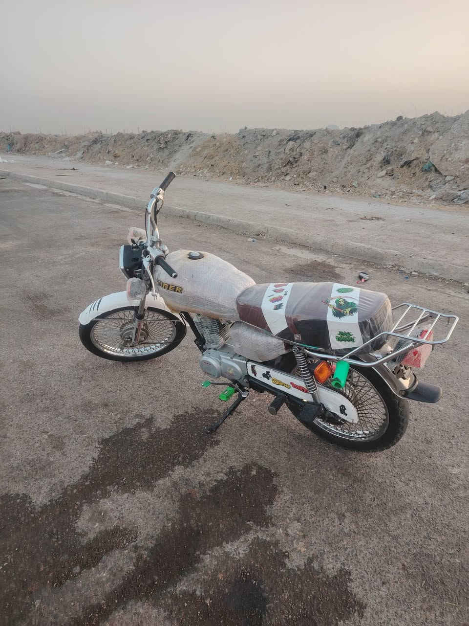 سلام عليكم تايكر اربعه كير 2023محرك ولفات مبدل كهربائية شغله كله اي عيب ماكوو سعر420بي مجال حك جيه ***********
