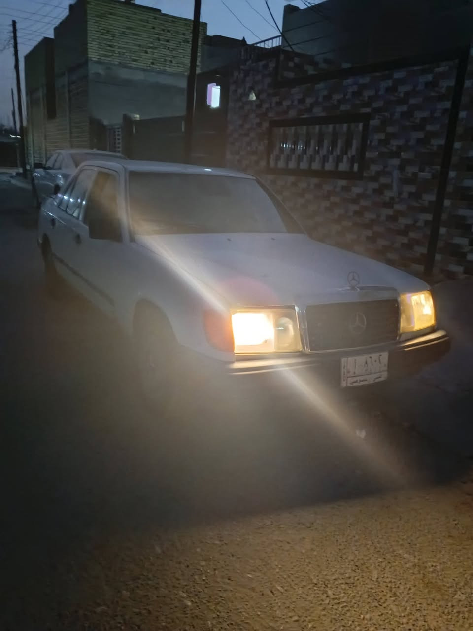 مارسدس دب موديل 1989 رقم مثنى ألماني سنويه عضم كير مكينه 2500 مكفولات  تخم تاير كهربايته شغاله مسجل هورن لايت عالي ناصي غرفته نضيفه بلاديه سياره خدميه وحلوه مابيه ضربه صبغ بلاد تريها حلو مكان السياره العماره ملاحضه راعيه متوفي وعندي اسماهم وعنوانهم سنويه نافذه
 رجاء لحد يكلي شبيبه سياره ذكرت كلشي 
السعر 21 قفل 
رقمي ***********
