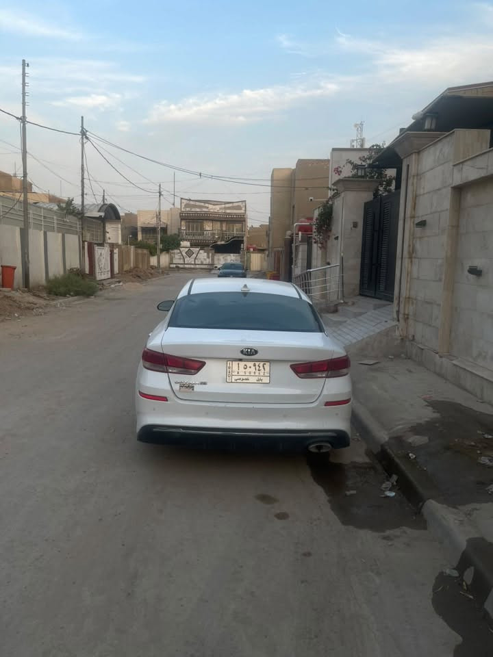 السلام عليكم  للبيع اوبتما موديل 2020
وارد امريكي  بيها تلاثه قطع  وقطع مامصلح مثل ماموضحه بل صوره  نص فول السياره.   السياره شويه بيه نواقص   

السعر. 116$
مكاني بابل 
للاستفسار الاتصال ***********
