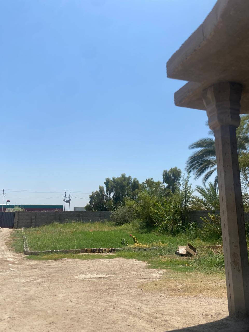 🏡 **دار للبيع **
السلام عليكم ورحمة الله وبركاته،

تتوفر دار للبيع في التاجي – مقابل مدرسة المصابيح الأهلية الابتدائية.

 المساحة الكلية: نصف دونم.
نوع السند: طابو زراعي (سند 25).
مساحة بناء البيت: 260 م².
الأبعاد: العرض 19 متر × النزال 68 متر.
 مع قطعة أرض خلف البيت مساحتها 200 م².
تتوفر خدمات الكهرباء والماء.

للاستفسار يرجى الاتصال على:

📞 ***********
