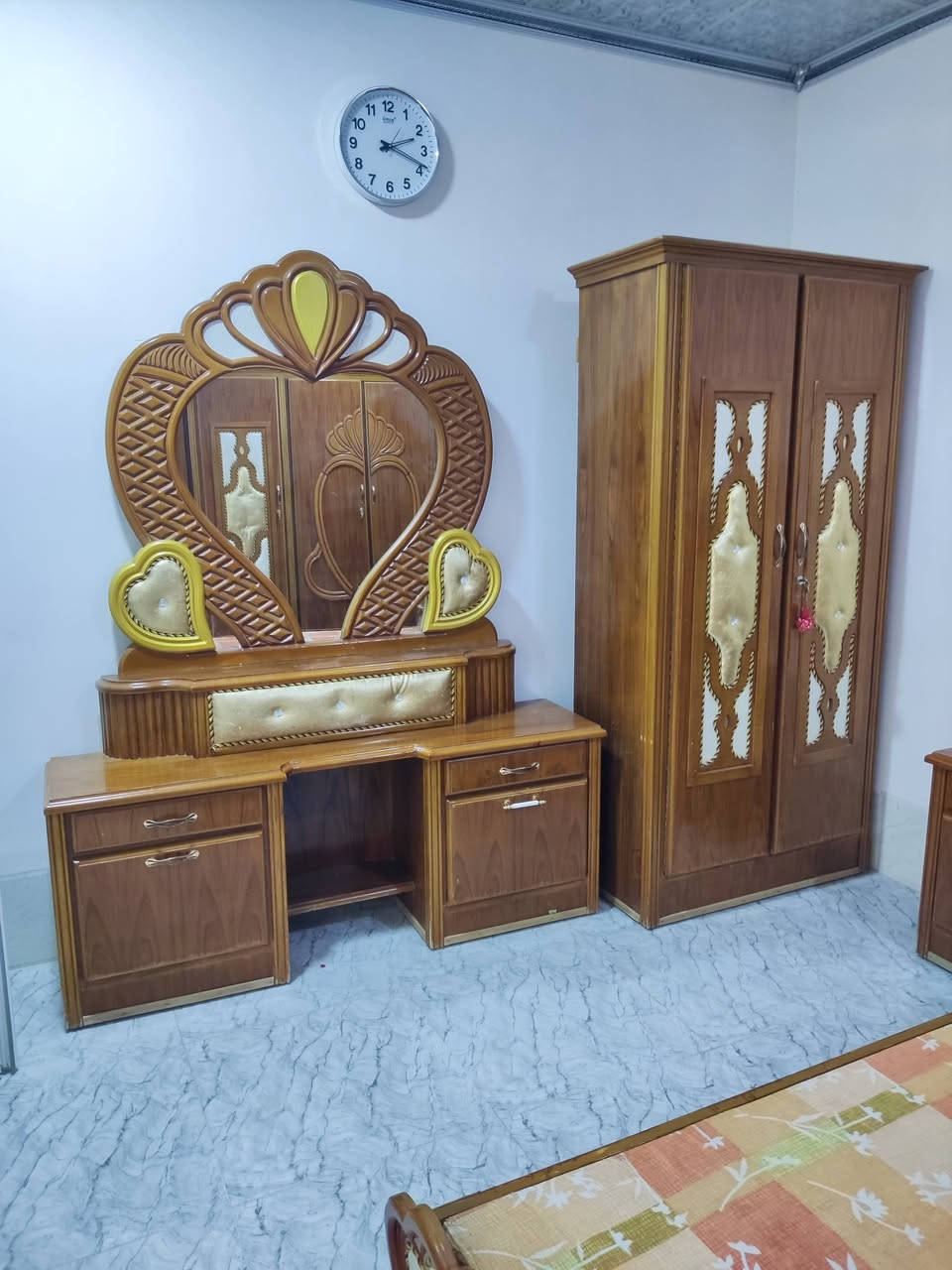 غرفه نوم مستعمل 
العنوان حسنكوي قرب جامع النور 
***********
***********
