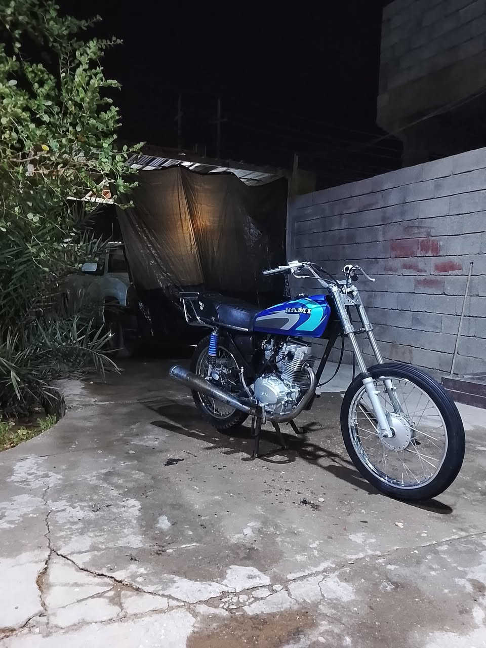 سلام عليكم دراجه موديل 20 بلاديه  مكينه ما مفتوح  مكان بصره جزيره 
شط العرب 
***********. واتساب فقط 
500وبيه مجال قليل
