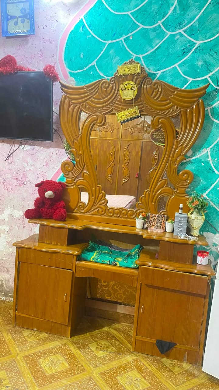 السلام عليكم عيوني غرفة للبيع اخت الجديدة للبيع السعر ٨٥٠ وبيهة مجال واتساب ***********

