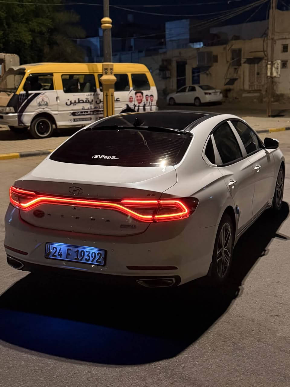 السلام عليكم للبيع او مراوس بجارجر 5.700
ازيرا 2018 خليجي فول مواصفات 
-بصمة
-بانوراما 
-كشنات جلد-تدفى -كهرباء
-بردات خلفيه بلاديه
-مكينه3500
-حساس خلفي امامي
مكينه وكير مكفولات حدادية جديده
بيها شبر بلجاملغ الامامي صبغ
السعر 170 وبيه مجال
الاتصال ***********
