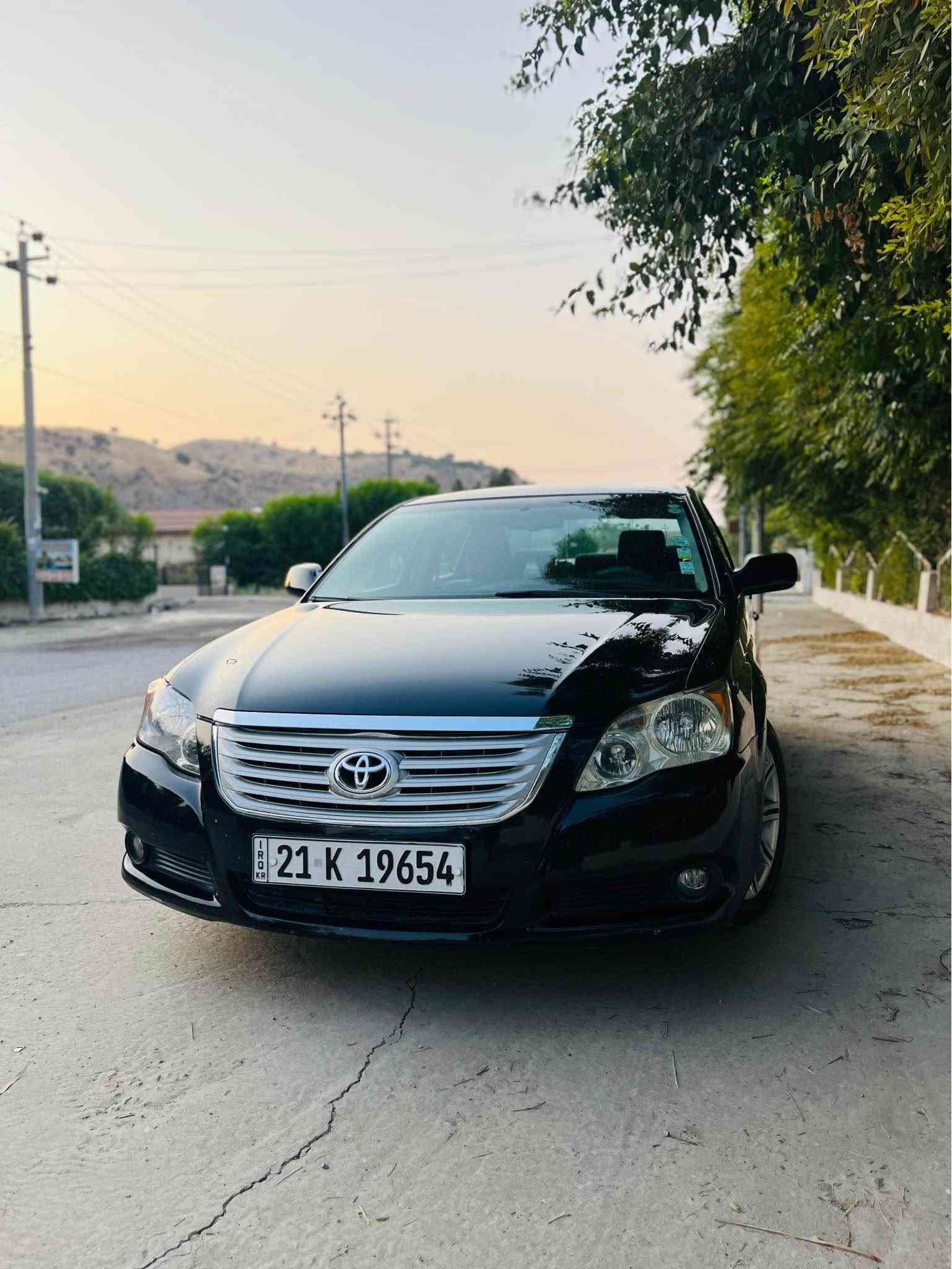 TOYOTA AVALON 2009 XL 
ئەڤەلۆن 2009 XL بێ بۆیاخ سەنەوی تا 2031 تازەیە گێڕ و مەکینەی بەشەرتە شوخت و چاڵ و کاڵبونەوەی نیە سەیارەکە دەعامی بۆ دەعامی بەشەرتە چوار تایەی تازەی لەسەرە پێش و دوای چرکەی تێدا نیە سەیارەکە کارتی بەنزینی هەیە سعری ١٢٥ و مەجال  (***********) ژمارە واتسئەپی لەسەرە
