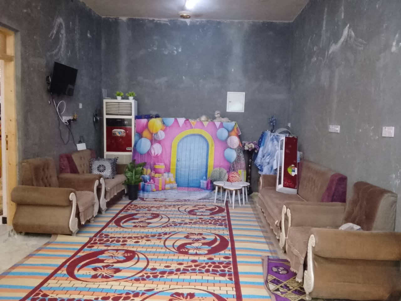 بيت للبيع بالفضليه نهايه الكوت ال سعيد مساحه 240م متكون من غرفتين و3حمامات كاملات سيراميك وصاله ومطبخ وديوانيه سعر55 لتواصل الرقم ***********
