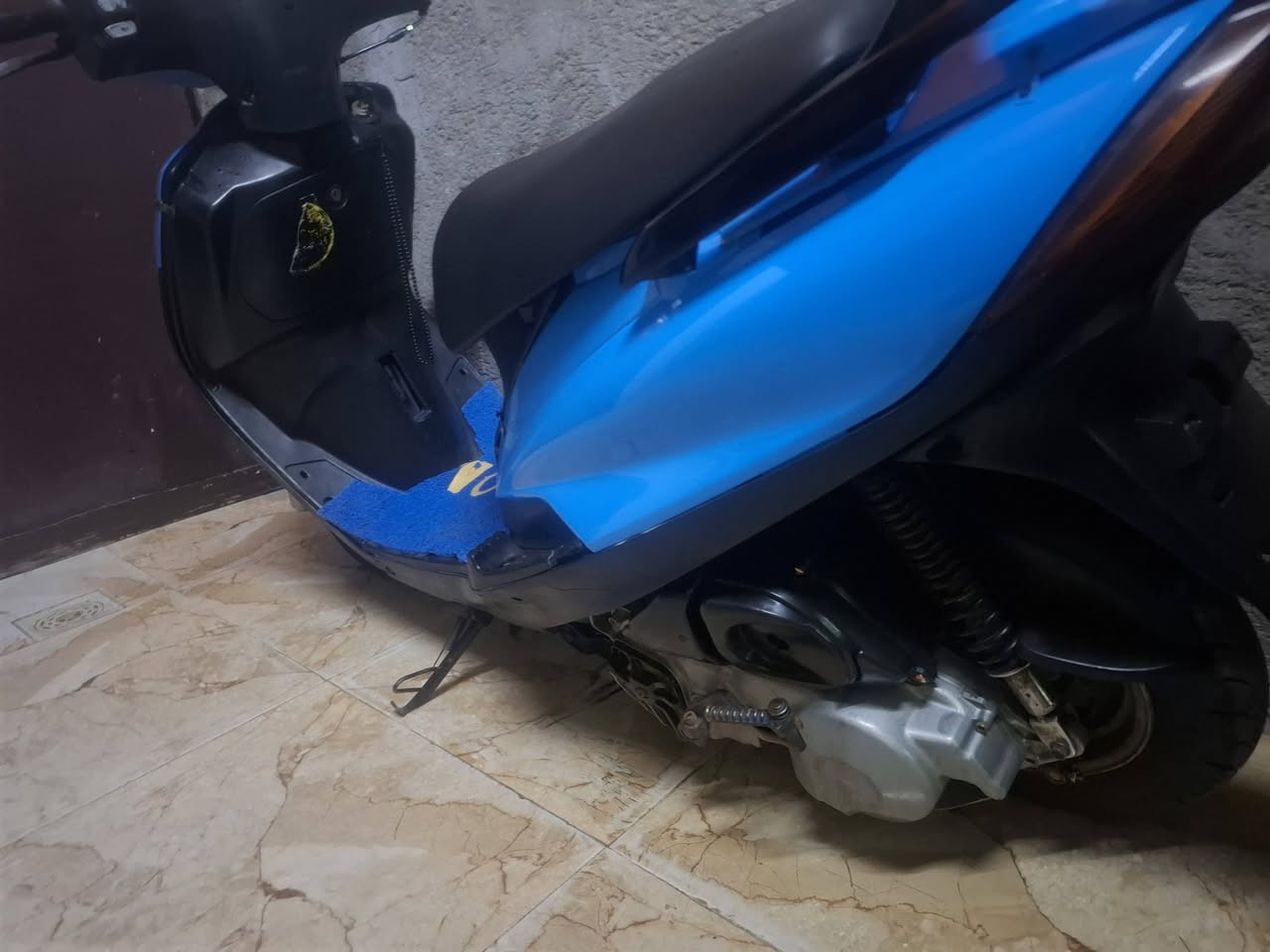 ماكس 140 دراجه
سعرهه 375بيهه مجال بسيط
سلف هندر بي وكت مجفتهه بيدي قبل شهر 
كفرات اصلي مصبوغه لجماليه دراجه حلوه  مرتبه يرادلهه  كتف اشاير وكلوبات لايت بس مكاني الشعب *********** وتساب اتصال
