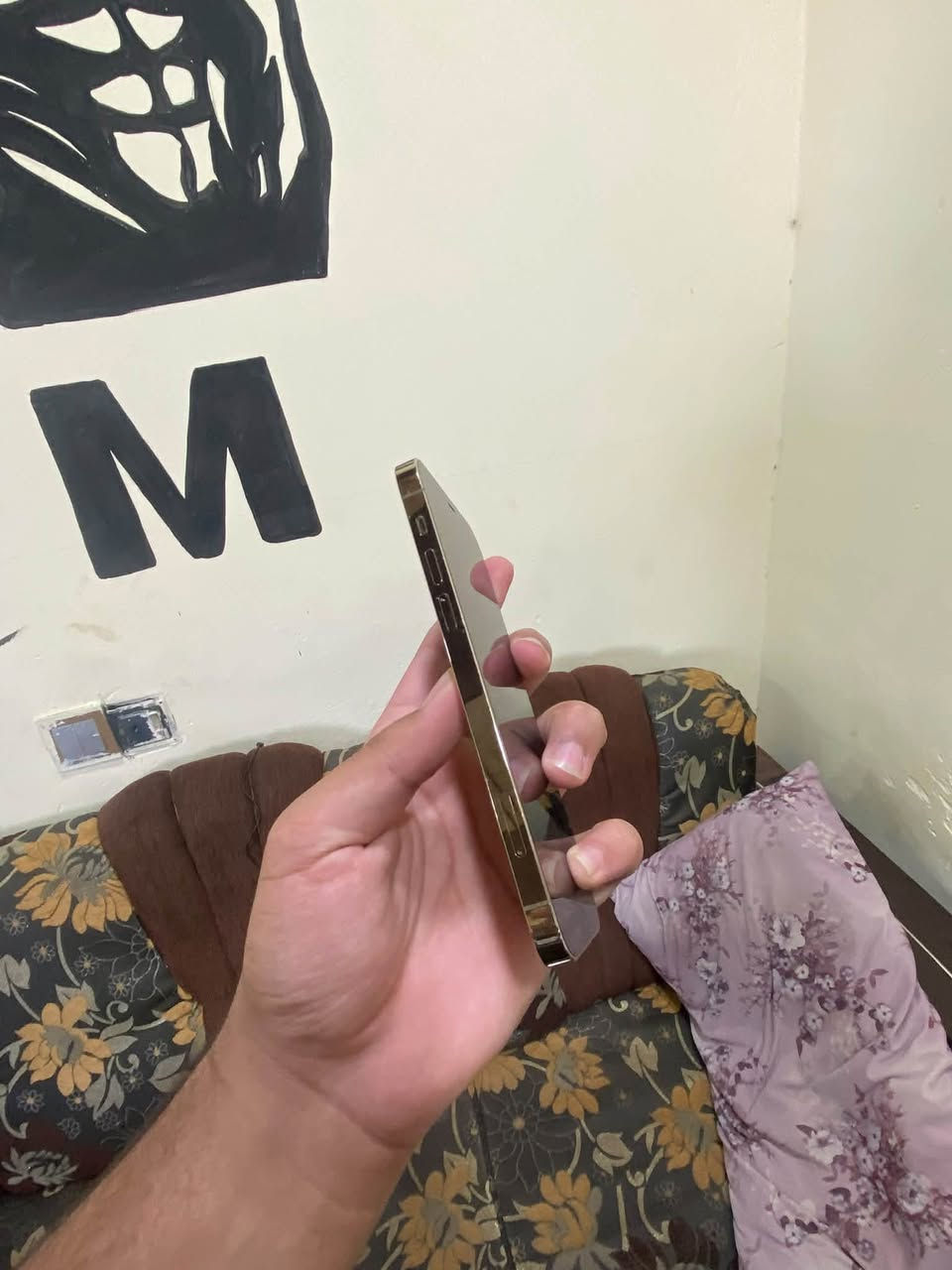 للبيع 12برو  فقط
الجهاز بلادي 
فقط بي طمقه بل شاشه 
بطاريه 74
ذاكره128
الجهاز نضافته 100✅
كلو شغال✅
كامرات ✅
صوت✅
سبيكر✅
السعر 270الف 
وبي مجال شي قليل 
للستفسار ***********

