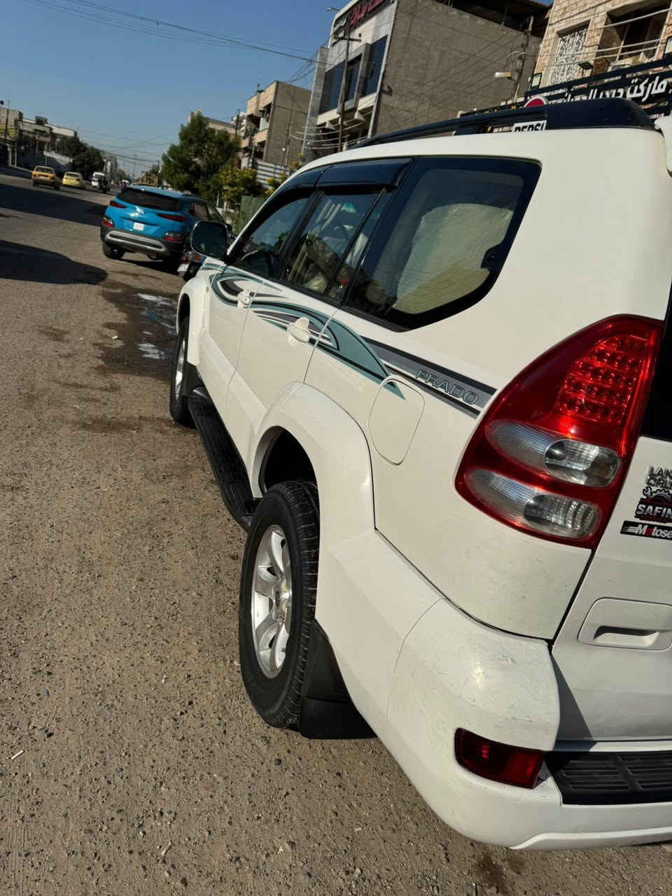 السلام عليكم 
سيارة برادووو موديل ٢٠٠٧جديدة جدااا رقم سليمانية بااسمي سنوية جديدة مكفولة كفاله عامة  اربعه سلندر 
المكان بغداد 
رقم ***********
