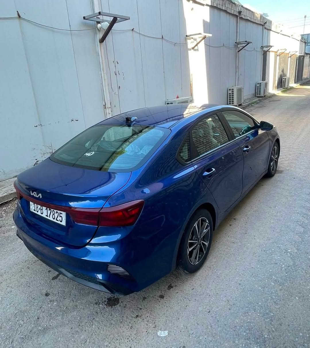 السلام عليكم كيا فورتي نص فول  موديل ٢٠٢٤ الون ازرك چويتي  سياره نضيفه وخير من الله حداديه تخم تاير برغي مامفتوح بيها محرك 2.0 دوش  السياره ابيعها على حادثها باب السايق فقط الباقي كفاله عامه السعر ١٤٢ وبيها مجال بسيط حك الجيه الاتصال على الرقم ***********
