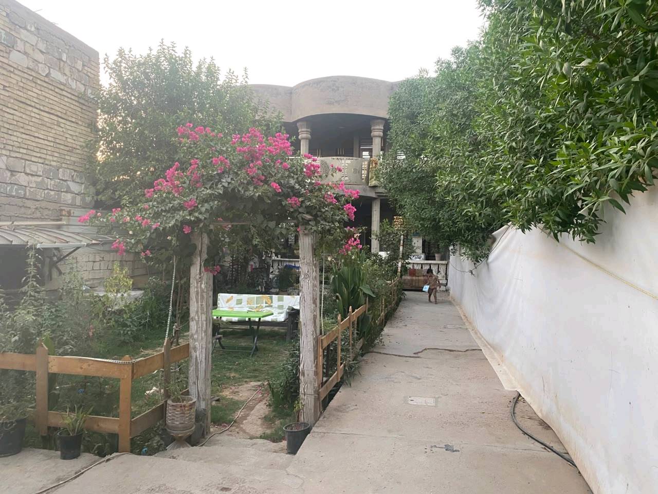 بيت للبيع في بغداد منطقه هورجب 
قرب السريع الجديد حله بغداد
مساحه الأرض 500 متر
10x50 بيها بيت طابقين يحتوي على 44 غرف نوم واستقبال ومطبخ وصحيات عدد 2
ومشتمل سندويج ومحل قيد ال انشاء
سند 25 مباشر يدخل اسمك بالسند
لل استفسار اكثر
***********