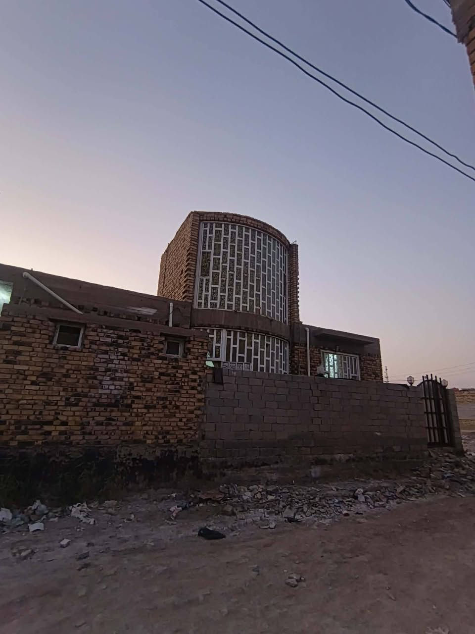 بيت للبيع مساحه 230متر زراعي عقد 25 ع طريق السنيه نزله معمل اصباغ يبعد عن شارع العام 300متر بيت كامل ماعدا لبخ الخارجي
بيت للبيع مساحه 230متر زراعي عقد 25 ع طريق السنيه نزله معمل اصباغ يبعد عن شارع العام 300متر بيت كامل ماعدا لبخ الخارجي
بناء طابوق صب كونكريت بيه غرفتين وصاله ومطبخ واستقبال صحيات خارجيه ***********
