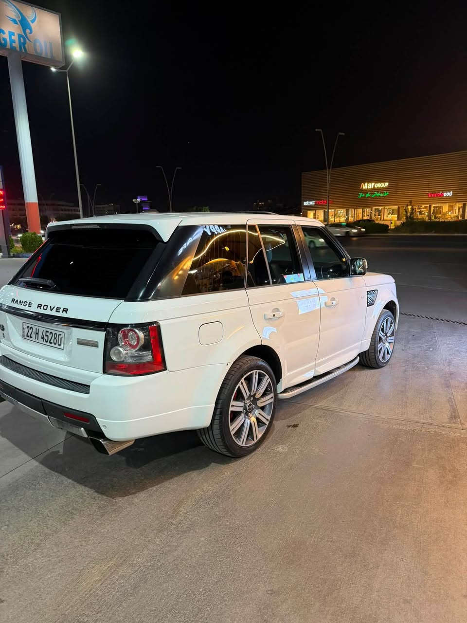 👑 للبيع أو مراوس (بدون فرق)
رانج روفر أوتوبيوغرافي سوبرتشارجد 2013
(Range Rover Autobiography Supercharged)

السيارة بحالة الشركة (جديدة جداً) - خليجي وكالة سردار 

السعر 150ورقه 

🔹 حالة البدن والميكانيك:
 البودي: مكفول بالكامل (بدون صبغ / بدون بارد / بدون تبديل قطعة).
 المحرك والكير: بلادي وعلى الشرط.
 السيارة جاهزة: عليها إدامة كاملة، بدون أي نقص، وتبريد ثلج.
🔹 أبرز المواصفات:
 📺 الترفيه: شاشات خلفية + شفتات ستيرن.
 📷 الأمان: 5 كاميرات + حساسات أمامي وخلفي.
 🔑 النظام: 5 بصمات.
 🛋️ الداخلية: جلد لونين + كشنات خزن 3 وضعيات.
 💡 الإضاءة: عدسات متحركة.
 🎈 التعليق: نظام جكات (هيدروليك) يعمل بكفاءة.
 ❄️ التكييف: قطعتين تبريد ممتاز.
 🚗 إضافات أخرى: فتحة سقف / صندوق كهرباء / مري قلاب / تخم تاير جديد.
📄 التفاصيل والملكية:
 الرقم: أربيل (بإسمي - التحويل ثاني يوم).
 العنوان: بغداد - حي الجامعة.
 رقم التواصل: 📞 ***********
(بالعافية على صاحب النصيب)
