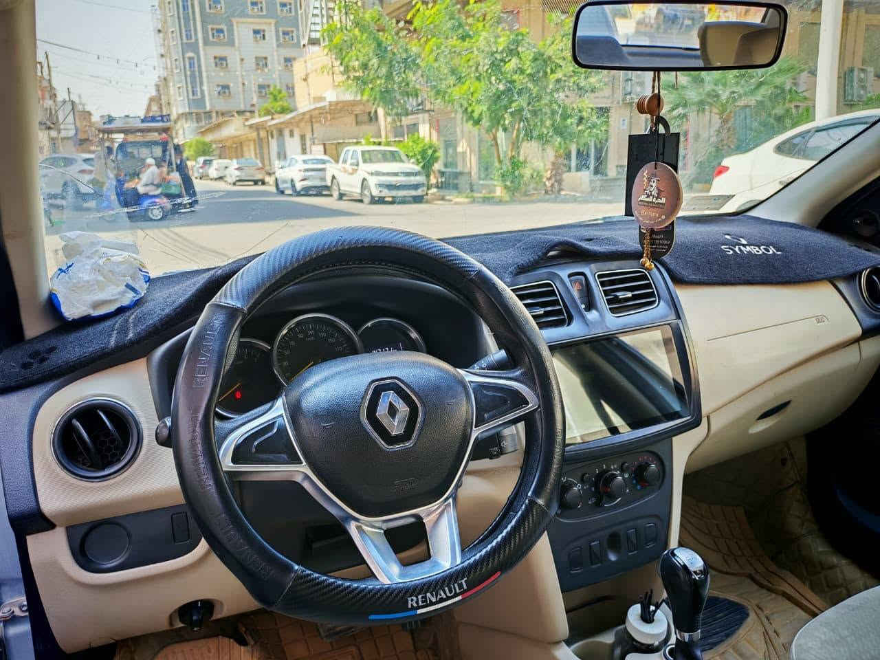 يا الله 
رينو سيمبول 2020
سياره نضيفه مابيه قطره صبغ
محرك 1600 كير ومحرك بشرط خير من الله سياره بيه ملاحضات بسيطه بلكشر موضحات بلصور سياره كامله مكمله برغي ما عايزه
اشاير بل مري شاشه كامره لايتات LED
 سياره جاهزه هزه سنويه جديده حره ب اسمي رقم نجف
السعر  85 مكان نجف 
‏‪***********‬‏
