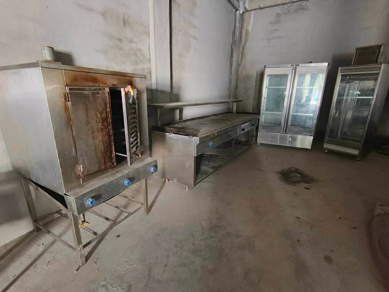 سڵاوی خواتان لێبێت،ئەم ئەشیایی مەدعەمەمان هەیە بۆ فڕۆشتنە،چوار پارچەیە،دوودانە بەڕاد،فڕنی مریشک و حەماوەیەک
نرخ ٢٨ گەڵەو مەعەمەلەیەکی برایانە.
ژ.م«***********
