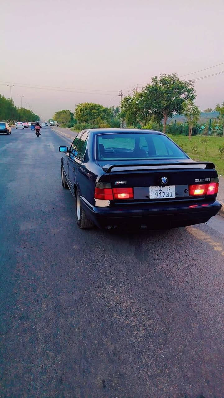 بي ام دبليو • بيه مجال • مكلف بالنشر