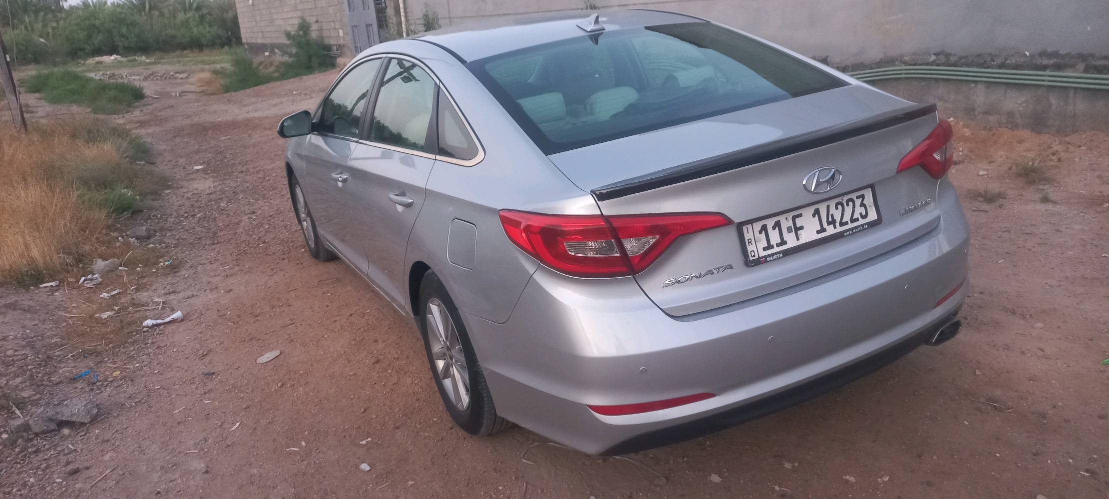 سوناتا 2015 امريكي Gdi 
السيارة ليبل واحد بيها الجاملغ الامامي ضربة بسيطة
 ما بيها اي دواخل السيارة جاهزة 
رقمها بغداد وبأسمي سنوية ٢٠٢٩
كير ومحرك وتبريد كفالة وتخم تاير جديد صدرها جديد السيارة مناقصها كلشي 
المكان بغداد عامرية
***********
