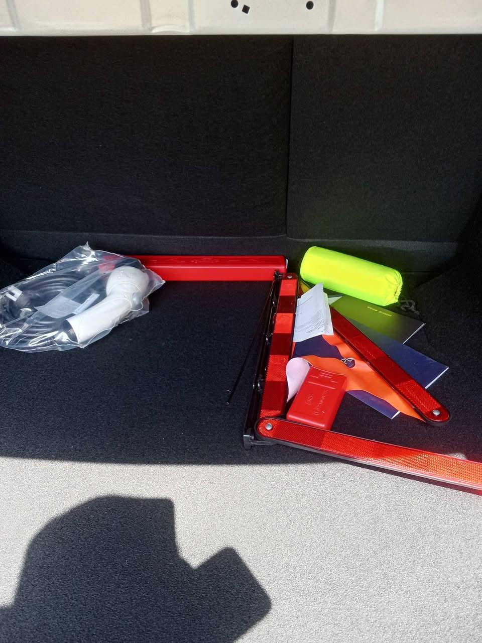 للبيع للبيع بي واي دي موديل 25
بدون رقم زيرو لون ابيض الداخل ابيض 
ماشيه 170كيلو وضع الشركه 
السعر 21.800
الغزاليه ***********

