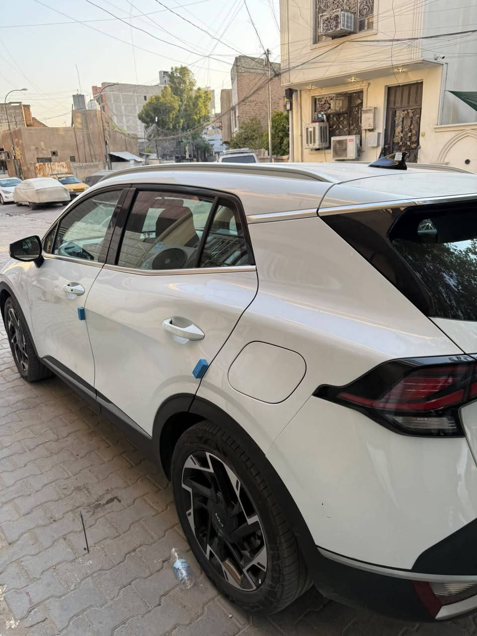 سبورتج موديل2023 خليجية رقم بغداد ماشية 55 ألف
ضرره (( كم رصعه حالوب مبينه و البقيه بل سونار فقط  )) 
مكفوله محرك و كير سياره نضيفه
مواصفاته : 
بصمه
تشغيل عن بعد وهاكذا 
شفط مري كهرباء 
حساس امامي
حساس خلفي
كامره
تبريد قطعتين امامي +خلفي
وضعيه القياده     Normal
      Eco
    Sport
    Smart 
تحكم ستيرن 
تثبت سرعة
(( اهواي مواصفات بعد ))
السعر ٢٠٠ ورقه
***********
