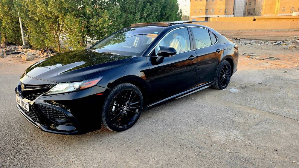 تويوتا كامري XSE 
 - TOYOTA CAMRY XSE
فول مواصفات ياباني أصلي – مواصفات أمريكي
كاميرا خلفية
سقف بانوراما
داخلية اسود 
كراسي تدفئة + بصمة
شاشة وسطية ونظام Apple CarPlay وAndroid Auto
3 مودات قيادة 🚗 NORMAL- 🏁 SPORT-🌿 ECO
كراسي كهرباء
لايت LED وزينون
تحذير خط السير
بدون شاصي

الگير والمكينة بشرط
ما بيها أي مشكلة

ملاحظة: السيارة معوقين قادسية 

رقم المالك : *********** ديوانية, القادسية
