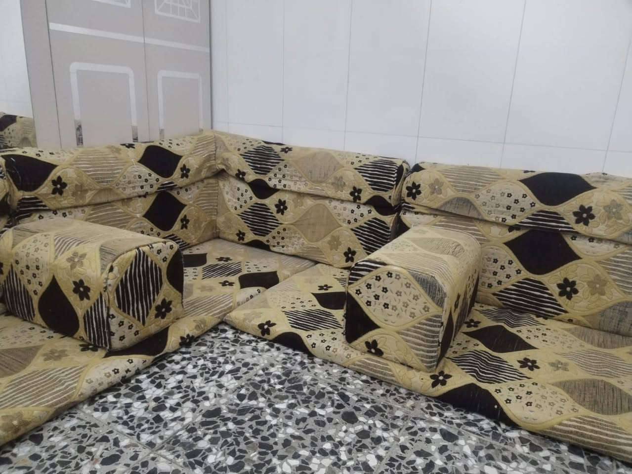 جلسه عربيه للبيع ٦ دواشك ١٢ سعرها ١٤٠ وياها تلبسيه مكان نجف حي ميسان مقابيل العسكري *********** النجف, العراق
