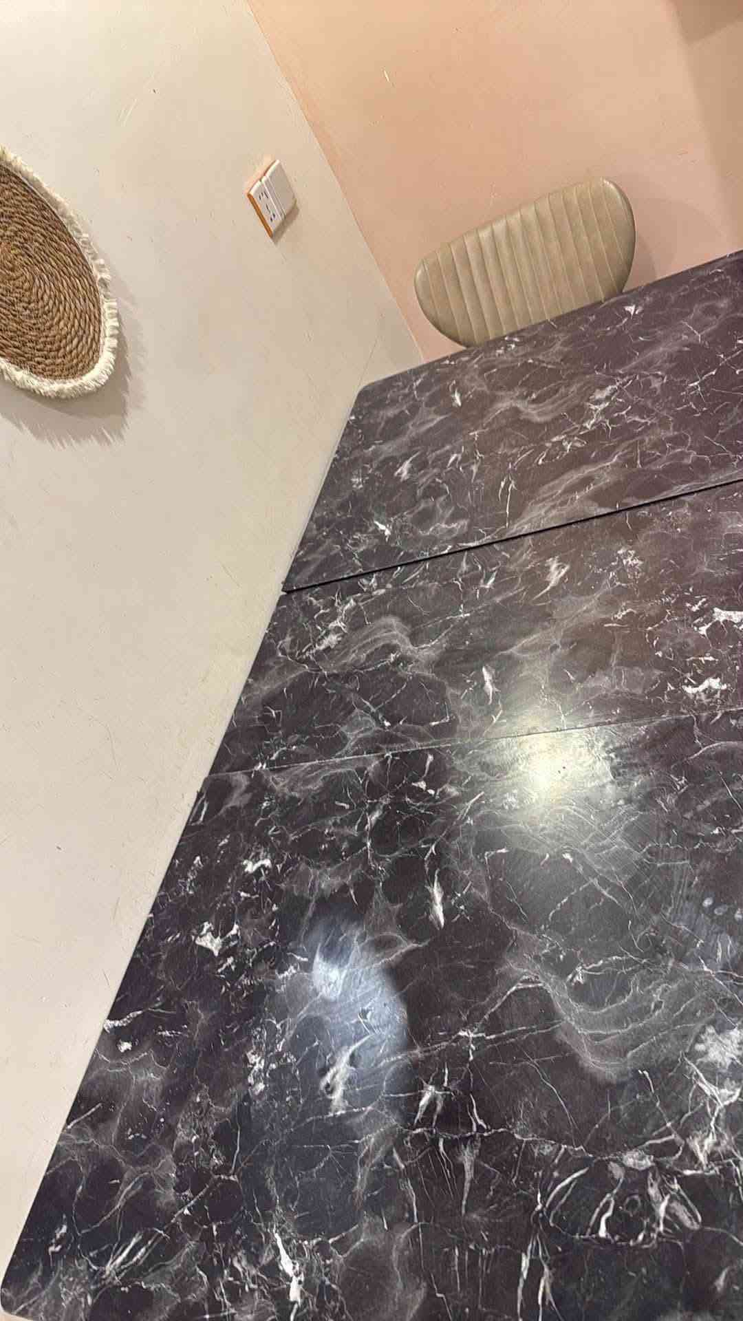 ميز طعام ومرجوحة نظيفات كلش ما بيهم اي ضرر العنوان بغداد الحريه لتواصل اتصل على هذا الرقم ***********
