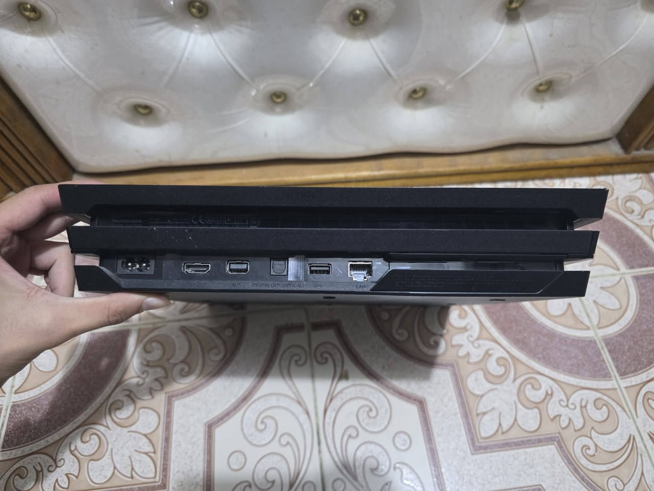 سلام عليكم 
بلي فور برو 
نظيف حيل مامفتوح ومحدث اخر اصدار
متوفر ويا قرص GTA 5 و UBS
السعر 320
رقم الهاتف : ***********
