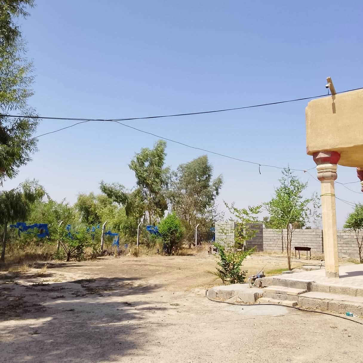 بيت للبيع مساحة بناء  140  كامل مكمل  ارضيه كاشي الموصل شغل درجه اولى  كل نقص مابي ومساحة الارض مايقارب دونم  واصل  وشارع تبليط ماء كهرباء جهاز للسكن  السعر  70 
الاستفسار تواصل اكثر ***********
