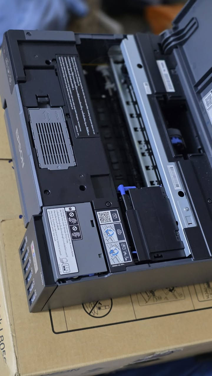 طابعة epson L8050 (A4)
الطابعة بحالة الوكالة بوكتها اشتريته جديدة على ايدي فاتحها ماداخلة لا صيانة ولا شي ومحافظ عليها من كل النواحي شخط واحد مابيها بعدها بحالة الجديد
عبيتها حبر مرة وحدة فقط ( نفسة الحبر الي اجه ويه الطابعة الاصلي) فيعني اتمنى محد يسألني ويكلي اذا حبرها حراري لان ماعرف بموضوع الحبر الحراري اني نفسه الحبر الي اجه وياها بالباكيت من فتحتها عبيتها بي

للتواصل خاص او الرقم ***********
