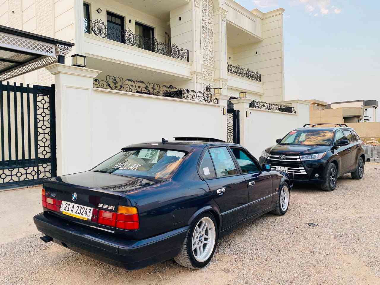 السلام عليكم ورحمة الله وبركاتة
بي ام دبليو 525 موديل 1993
صبغ جمالية سعرها 60 وبيها مجال للطيبين ويرهم مراوس
***********
