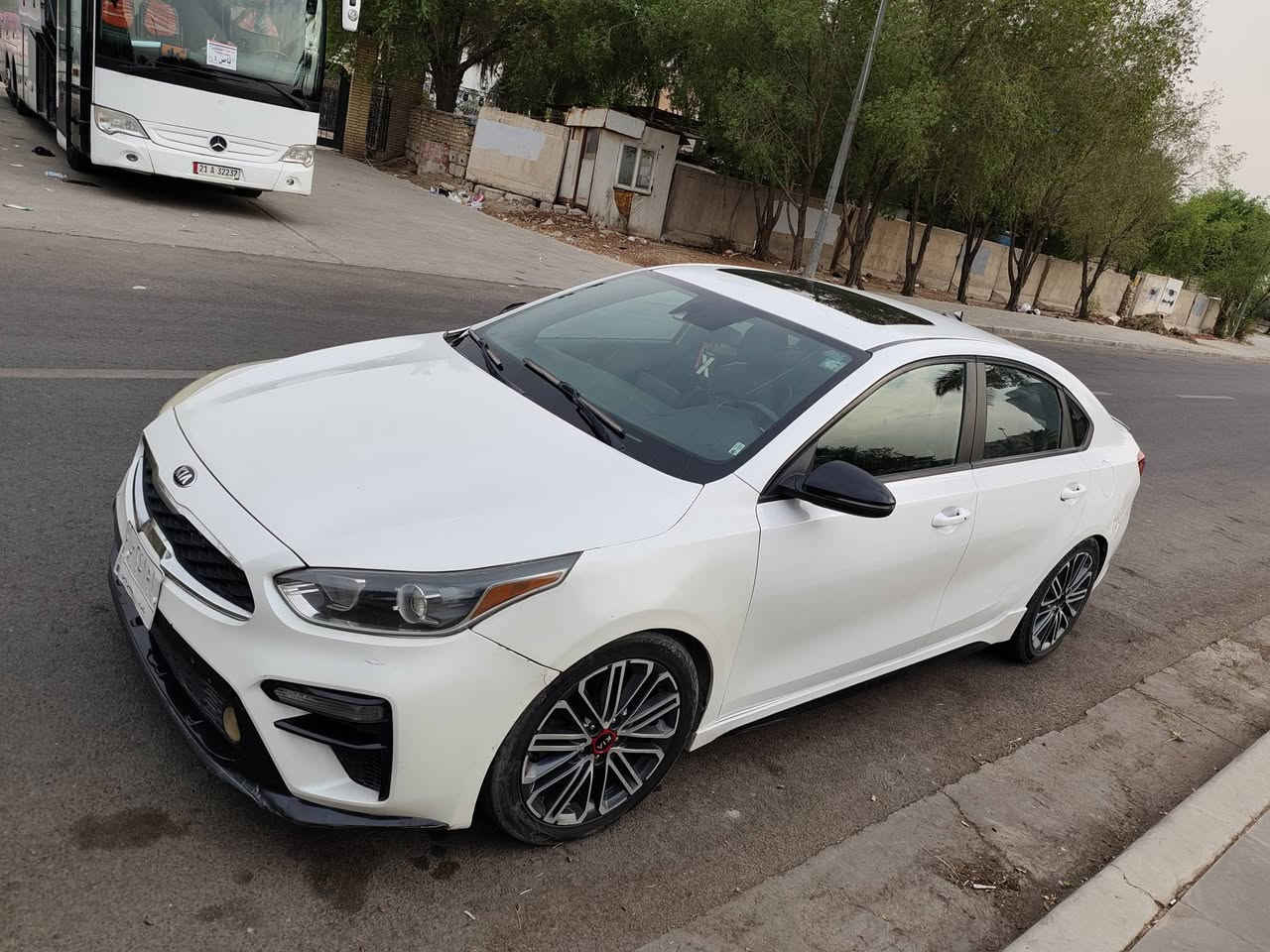 السلام عليكم
فورتي 21 GT فول مواصفات للاخير 
محرك 1600 تيربو طياره 
كير المرغوب DCT 
رقم بغداد معوقين شرط الوكاله 
فول فتحه شاشه كار بلي شفتات ستيرن كشن كهربائي 
تدفئه تبريد كشنات شحن وايرس 
تبريد قطعتين 
دبل كزوز 
مواصفات خنك اعله شي 
حادثهه بنيد بامريكا بدون ايرباك 
وهنا بيهه جاملغ امامي صبغ اثر طخه بسيطه 
بيهه ملاحضات ممسويهن بارد 
ماشيه 100 الف 
كير مكينه تبريد وضع الشركه 
سونار بيهه قديم وي الصور 
مكاني بابل الاسكندريه 
السعر 125 وبيهه مجال عليهه غرامات تنزل من السعر 
اتصال او واتساب ***********
