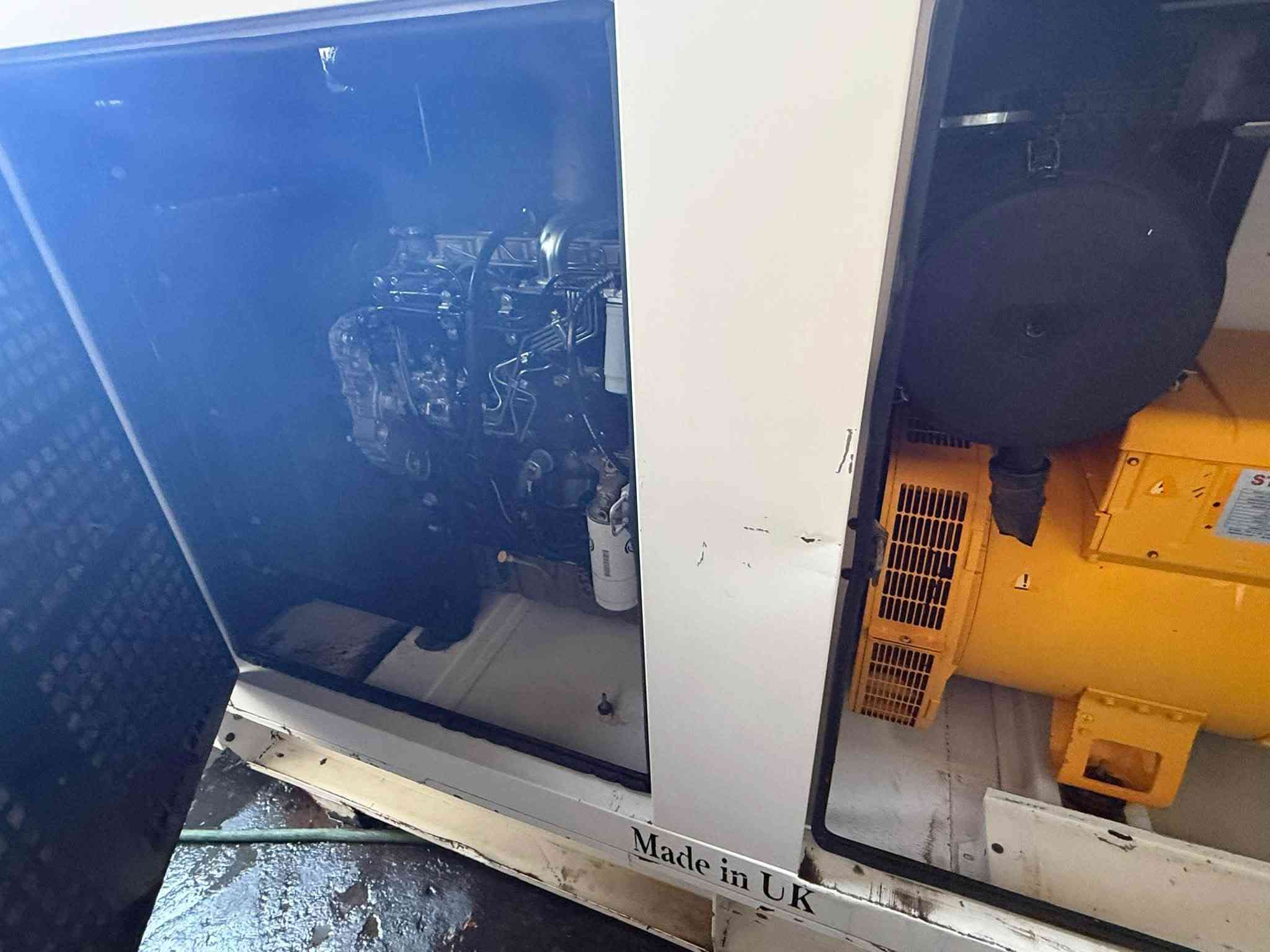 السلام عليكم
بيركنز 105 ملم موديل حديث بريطاني اصلي 
150Kva 
كاتم للصوت 
ساعات العمل اقل 1000 ساعه فقط 
نظام اوتو حمايه فول اوتماتيك
وضع بلاد شركة  
أربيل صناعه جنوبيه 
وضع بلاد شركة  
🚚يوجد توصيل الى جميع المحافظات وبضمان🚚
🚚كياندن هةية بو هةموو شاركان بةكرينتى🚚
 للاستفسار:
 ابو علي 
***********
***********
***********
