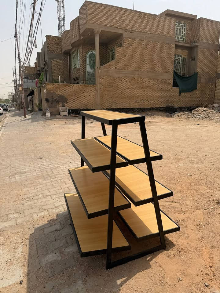 ميوزه رفوف عرض معدن وخشب نوعية الثقيلة اخو جديد متوفرات عدد 4 سعر الميز الواحد بـ 170 الف الميوزه موجودات بالنجف للتواصل مع رقم الهاتف فقط ***********
القياسات 
الرف الاول قياس116 عمق 31
الرف الثاني قياس 116 عمق 38
الرف الثالث قياس 116 عمق 45 
الميز كامل عمق 97 عرض 120 ارتفاع 128
