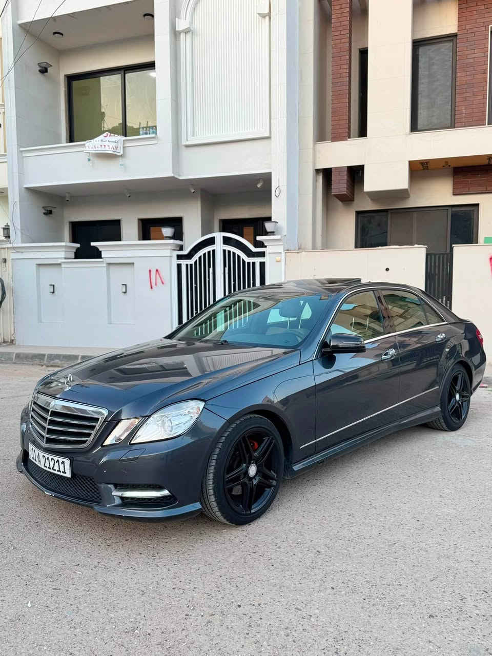 مارسدس E350 (2013)
رقم بغداد مميز
فول مواصفات
سلايد
فتحة
تو ويل
حادثها بنيد وجاملغ ومبدلات وبل عراق صار بيها باب صبغ وربع الجاملغ الخلفي 
السيارة حيل نظيفة
كلشي عل بلاد جديد
سنوية وهزة
كلشي جديد
باسمي السنوية
السيارة ما بيها دينار
مصرف كامل من كل النواحي
السعر ١٤٠ وبيها مجال 
مكاني: بغداد الدورة
للتواصل: ***********
