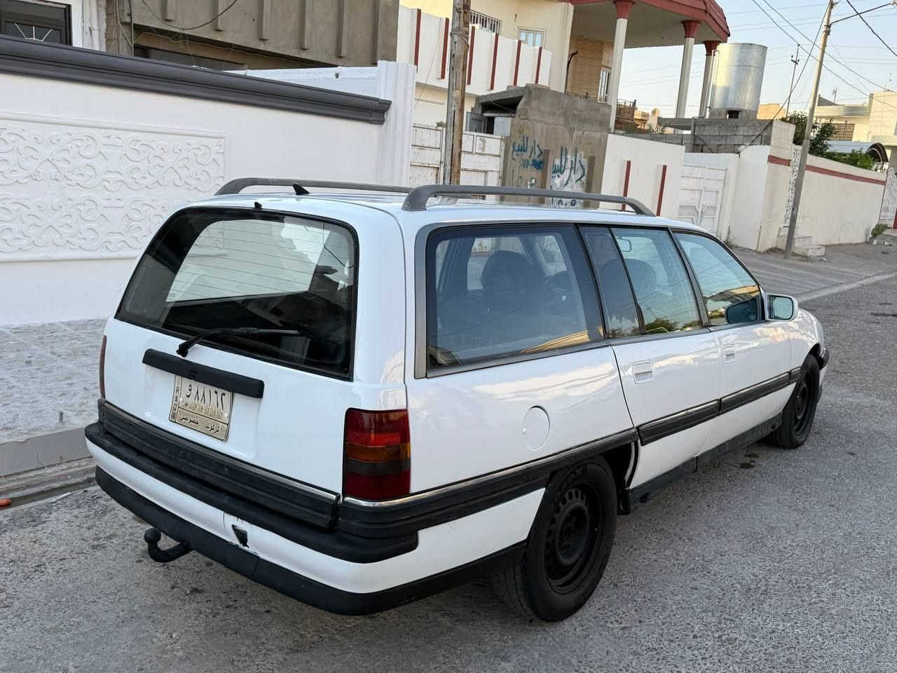 اوبل اوميكا استيشن موديل 1992
حجم 20 بلاد 
كير عادي 
رقم كركوك 
كير محرك بالشرط 
سقف سلايد 
باور استيرن 
ABS
سياره نظيف مال بيت 
خياسات معمره كلها  
بدون ضرر 
فقط بدنه اماميه مبدل 
صور موجود عندي قبل تعمير 
مكان كركوك 
سعر 27 وبي مجال بسيط الشراي يتصل 
*********** كركوك, العراق
