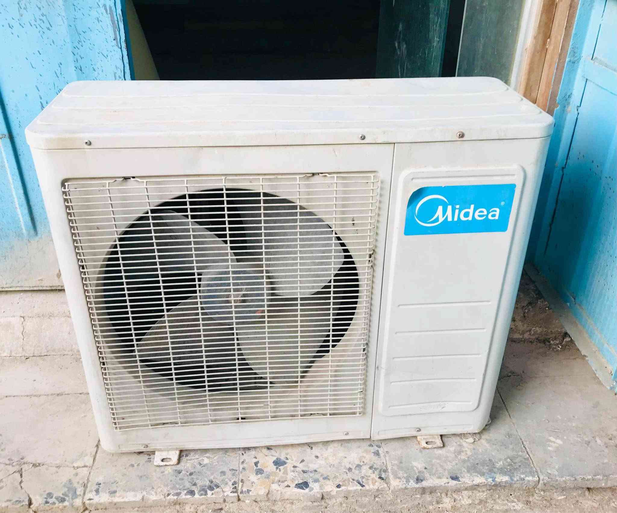 للبيع قطع خارجيه فقط طنين و طن ونص 
‎شغالات شرط تبريد وضمان/ بلاد على وضع شركه 
‎سعر قطعه وحده 250
‎الاتصال *********** عمارة, ميسان
