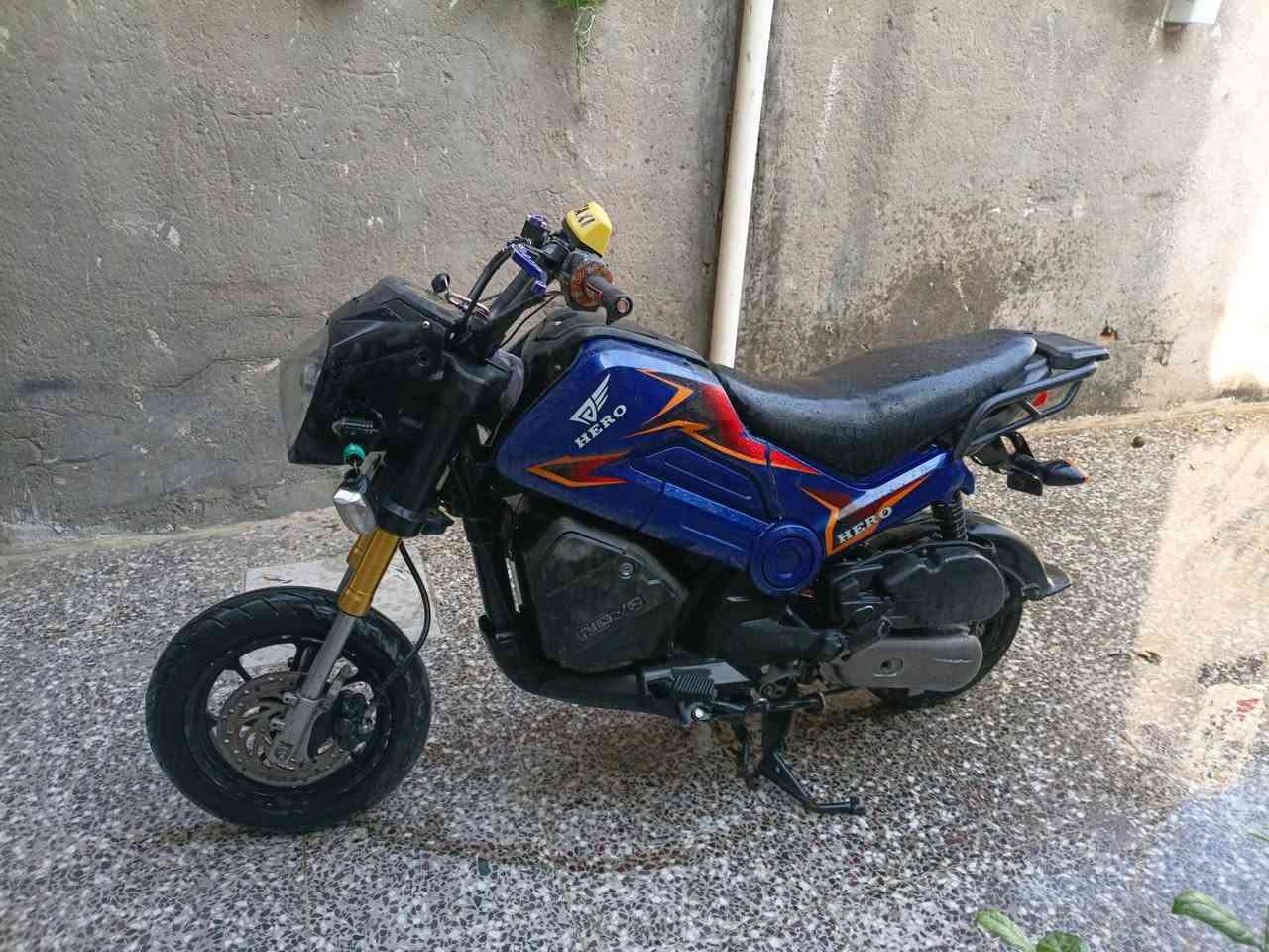 هيرو • عاطلة • كوم حديد